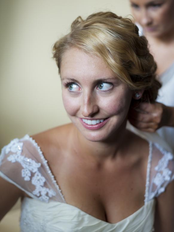 Beautiful bride getting ready in Pincourt